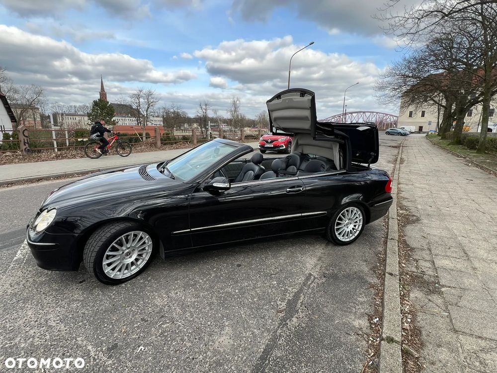 Mercedes-Benz CLK - 12