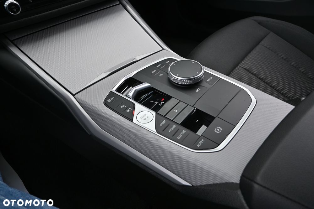 BMW Seria 3 320e Sport Line - 15