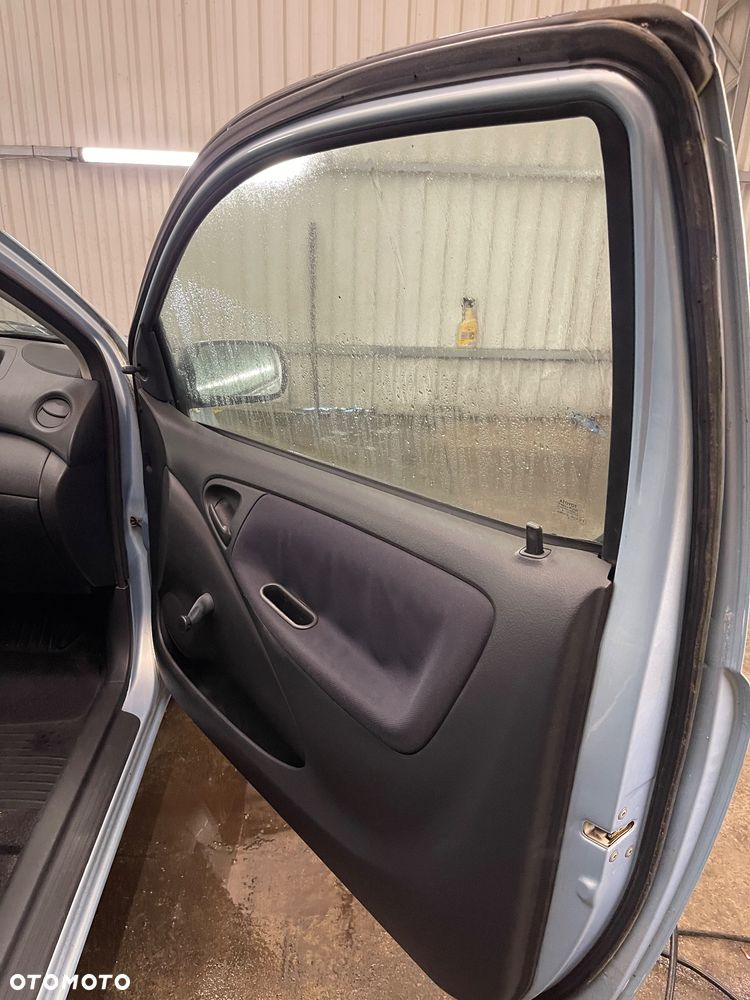 Toyota Yaris 1.0 Terra MM - 8