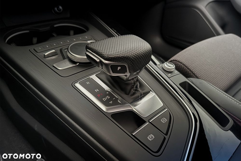 Audi A4 Avant 40 TFSI S tronic S line - 32