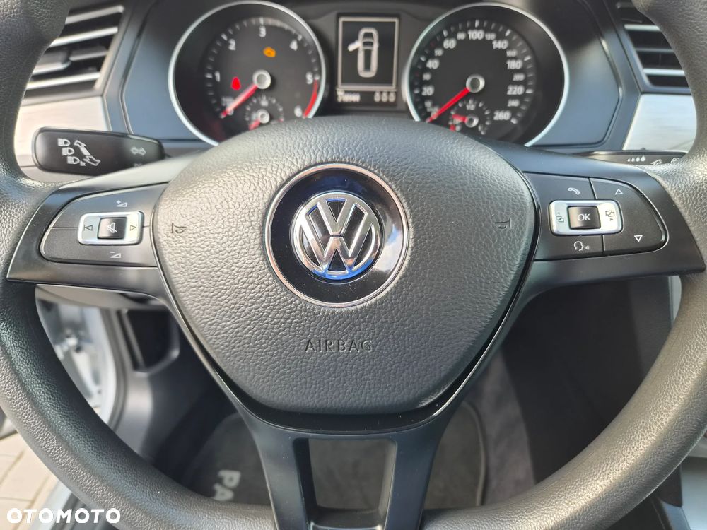 Volkswagen Passat 1.6 TDI BMT Trendline - 22