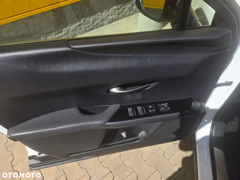 Lexus UX - 21