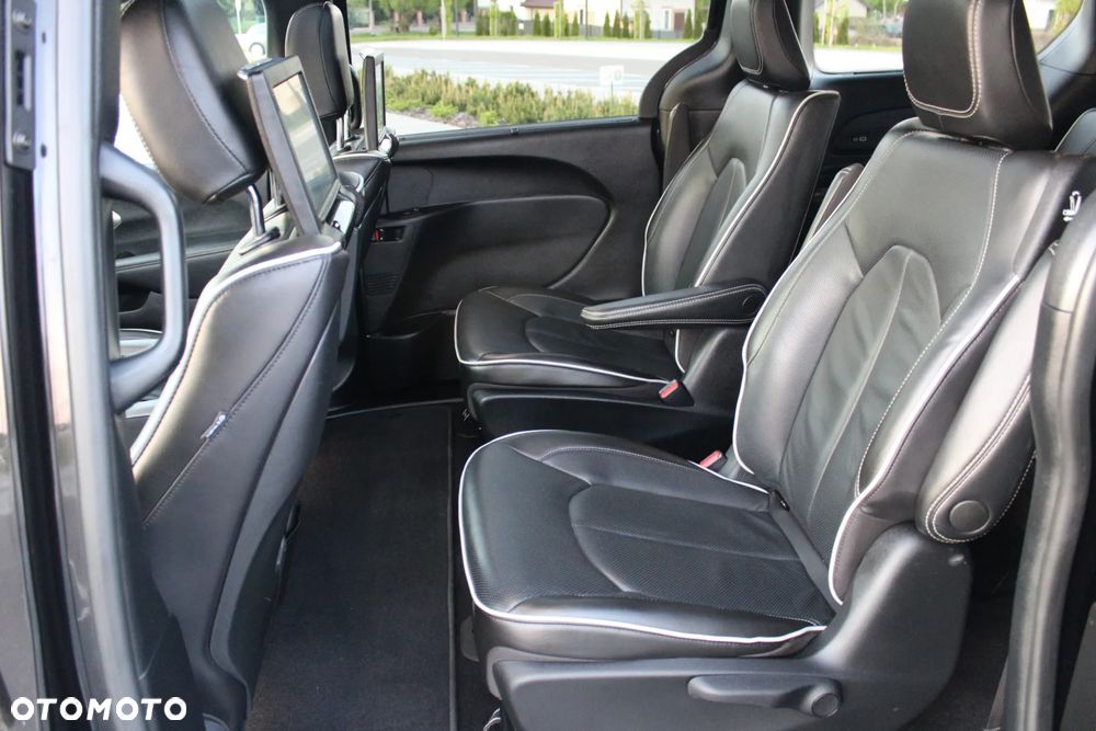 Chrysler Pacifica - 22