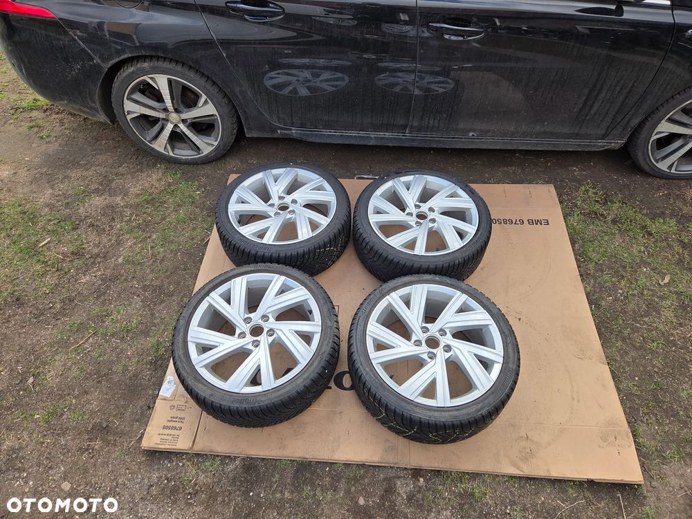 Koła Felgi aluminiowe VW Golf VIII 8 18 Cali Bergamo 5H0601025M 7.5Jx18H2 ET 51 5H0601025AB - 1