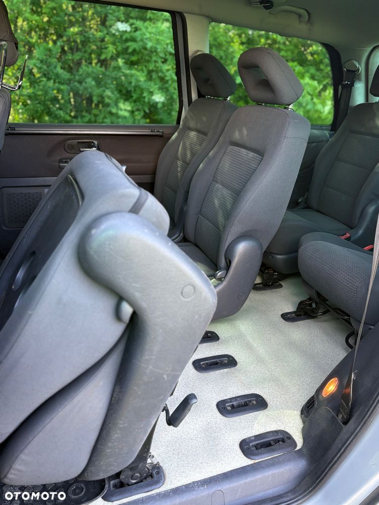Volkswagen Sharan 1.9 TDI Basis - 9