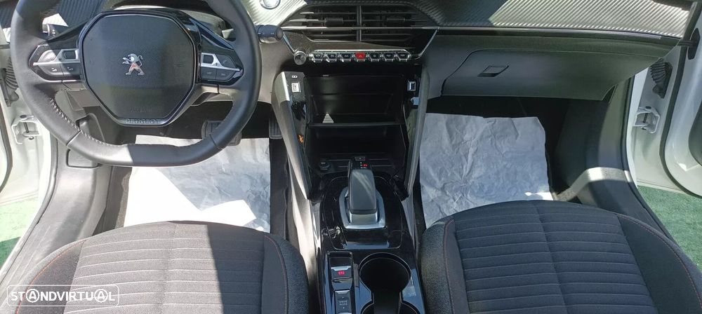 Peugeot e-208 - 16