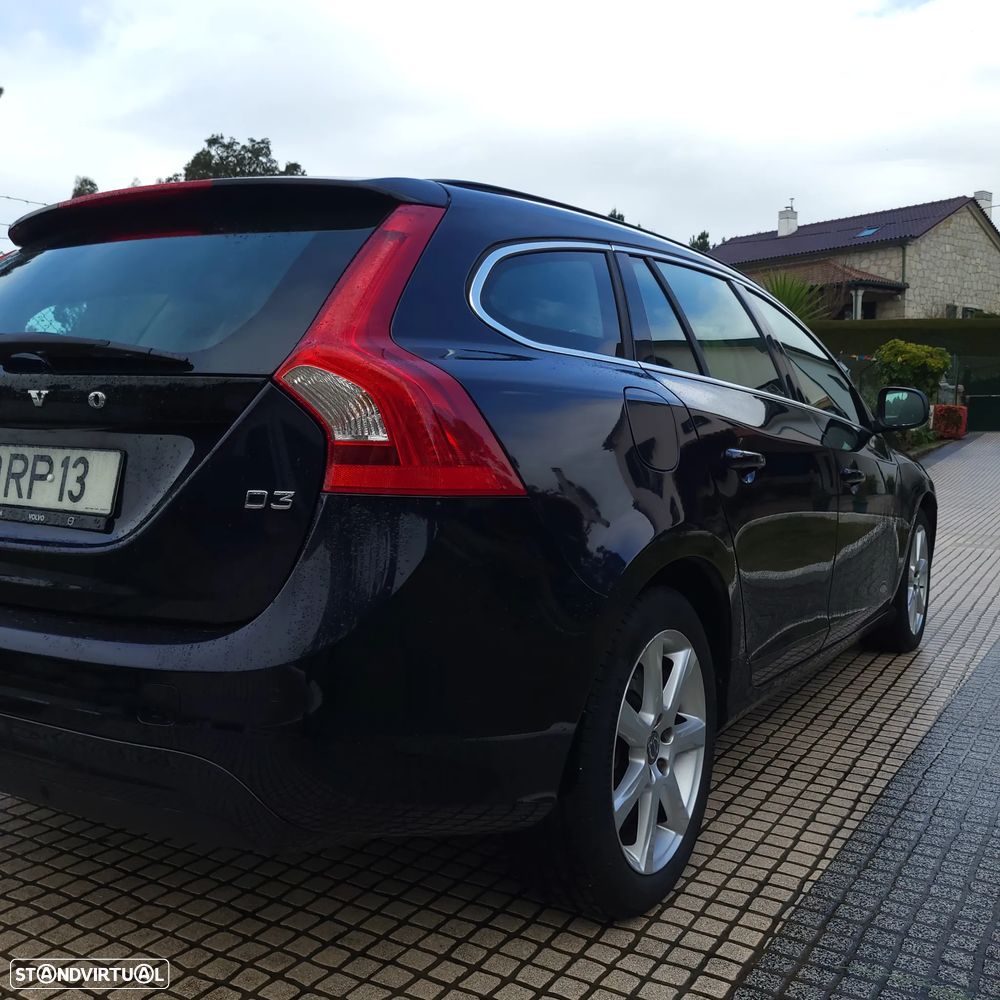 Volvo V60 2.0 D3 Momentum - 4