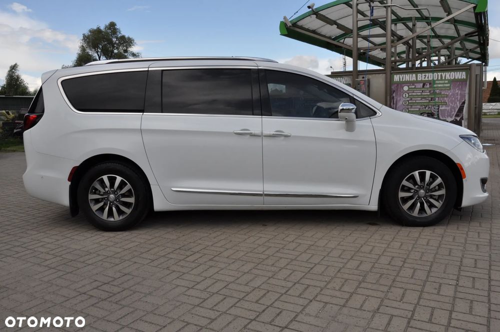 Chrysler Pacifica - 10