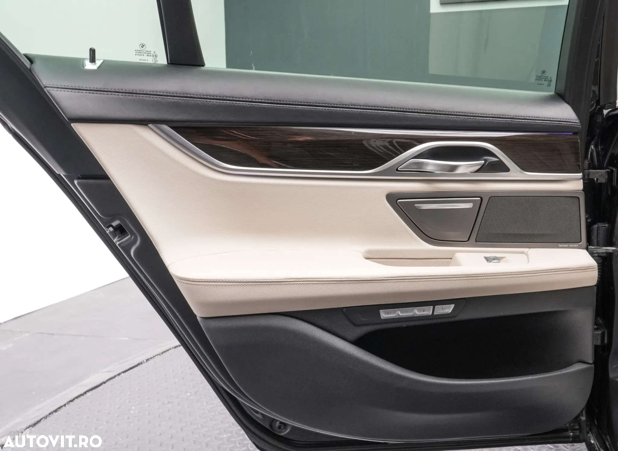 BMW Seria 7 730d xDrive - 33