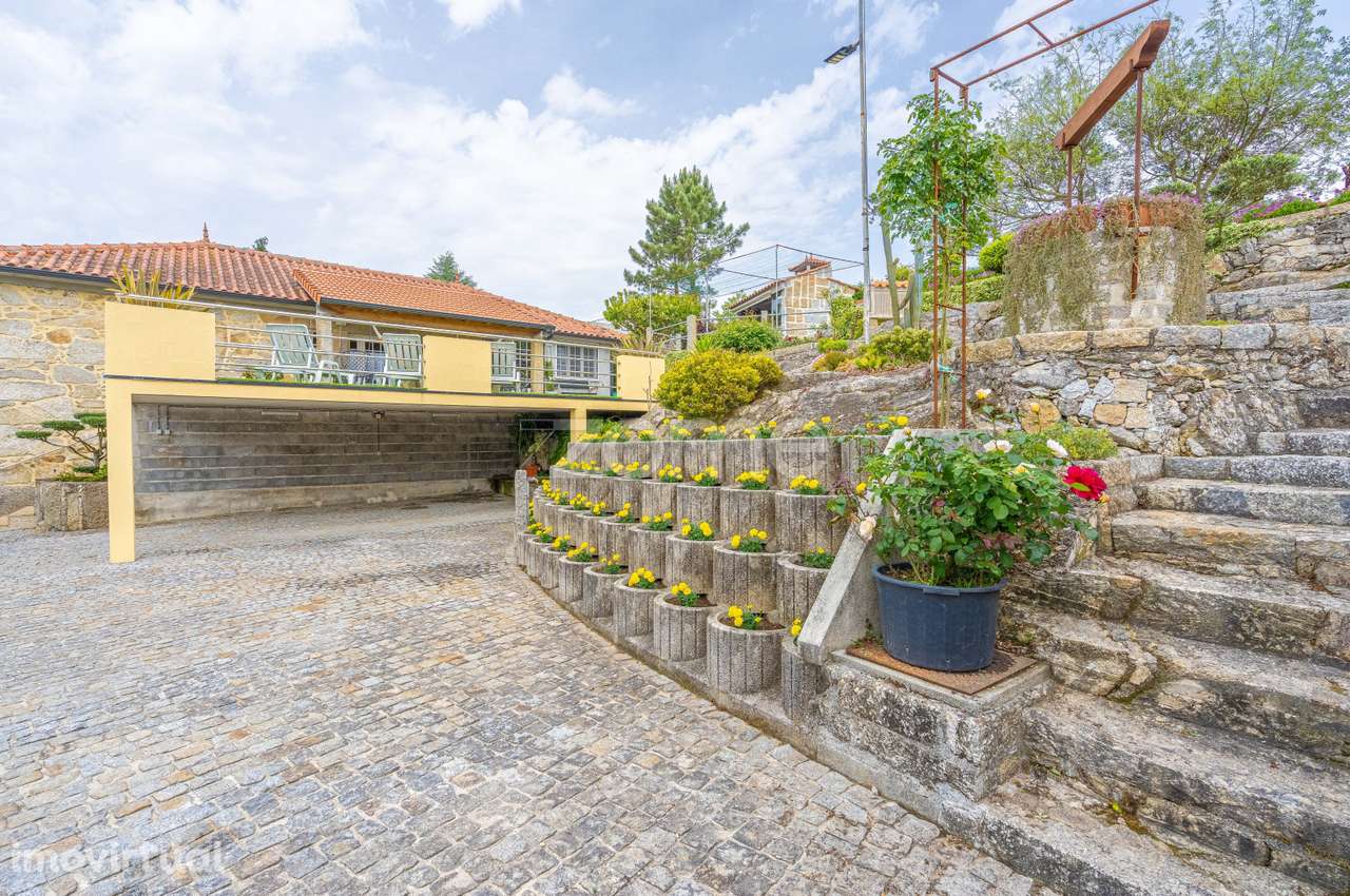 Moradia em Pedra Renovada com charme único - Grande imagem: 2/44