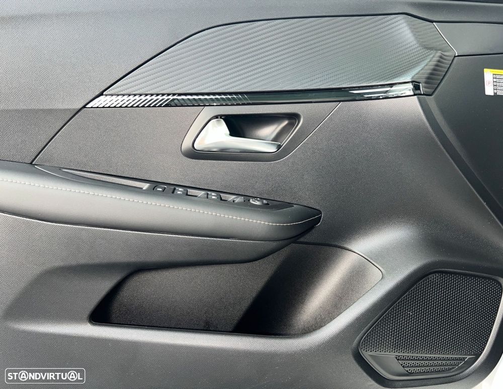Peugeot 208 1.2 Hybrid Allure e-DCS6 - 12