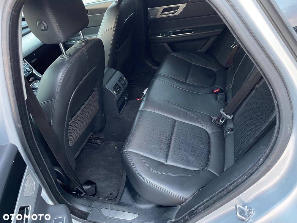Jaguar XF 20d Prestige - 12