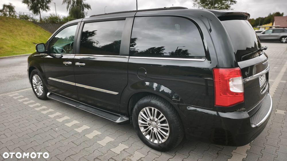 Chrysler Town & Country 3.6 Limited - 9