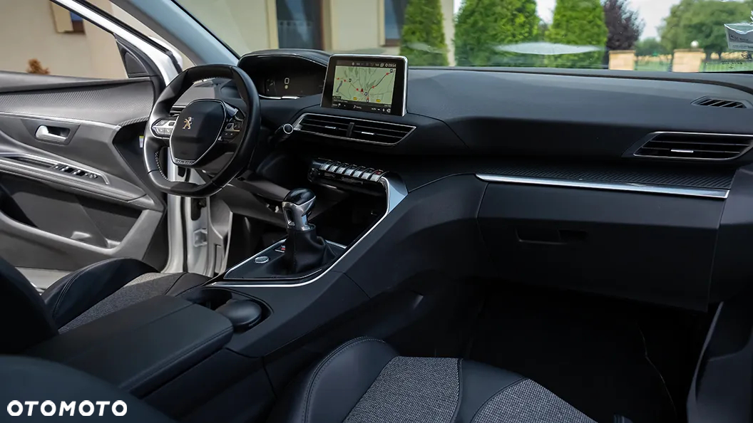Peugeot 3008 1.2 PureTech Allure S&S - 29