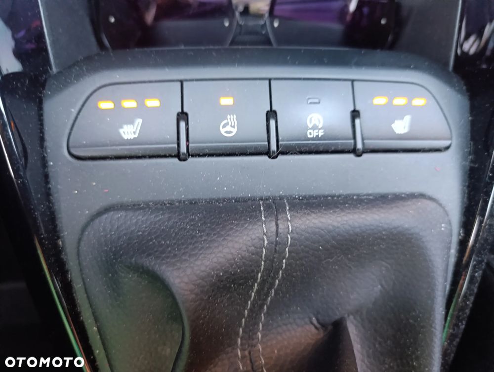 Kia Rio 1.2 L - 12