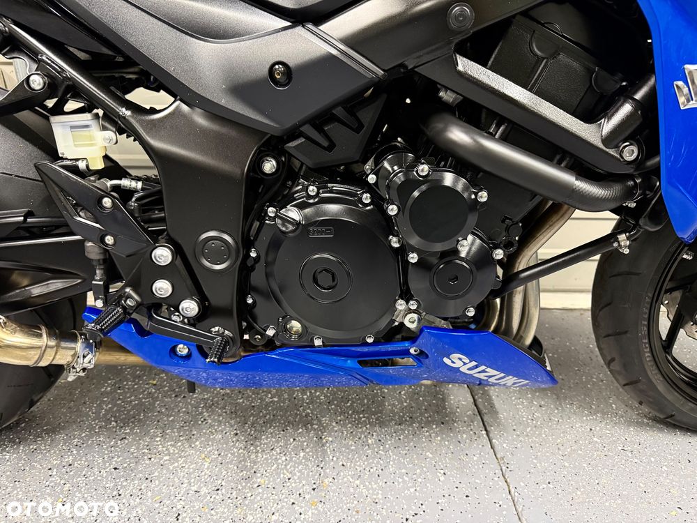 Suzuki GSX - 7