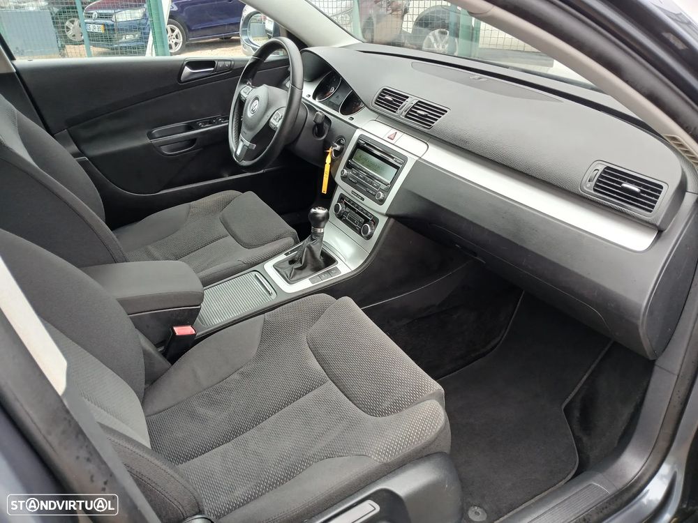 VW Passat 1.6 TDI BlueMotion - 22