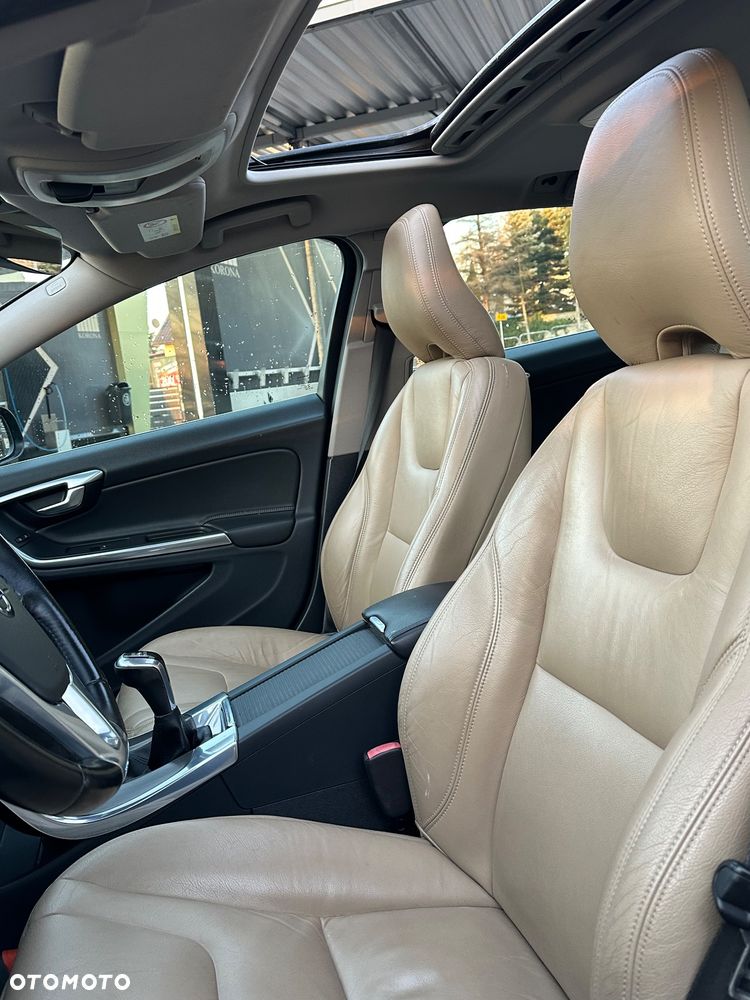 Volvo V60 D4 Momentum - 13