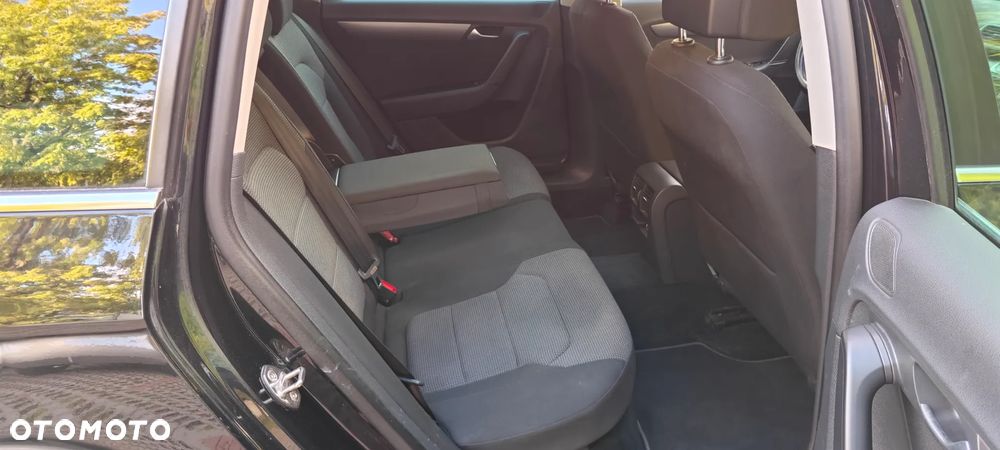 Volkswagen Passat 2.0 TDI DSG BlueMotion Technology Comfortline - 16