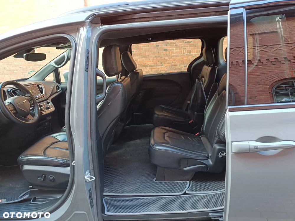 Chrysler Pacifica - 13