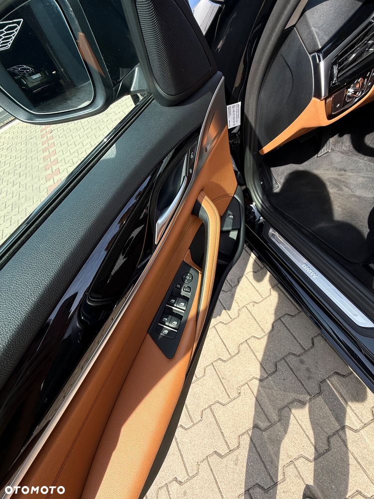 BMW Seria 5 518d mHEV - 28