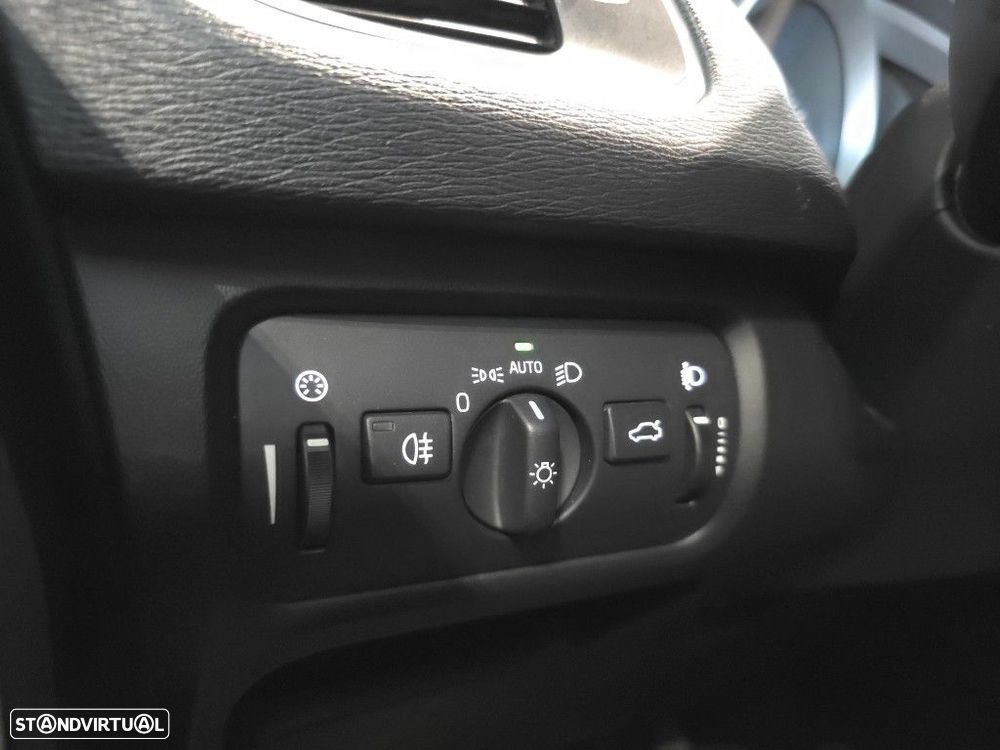 Volvo V40 1.6 D2 Momentum - 25