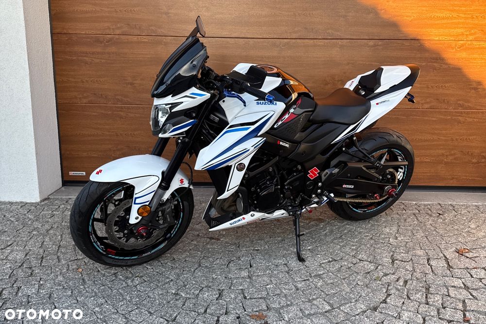 Suzuki GSX - 21