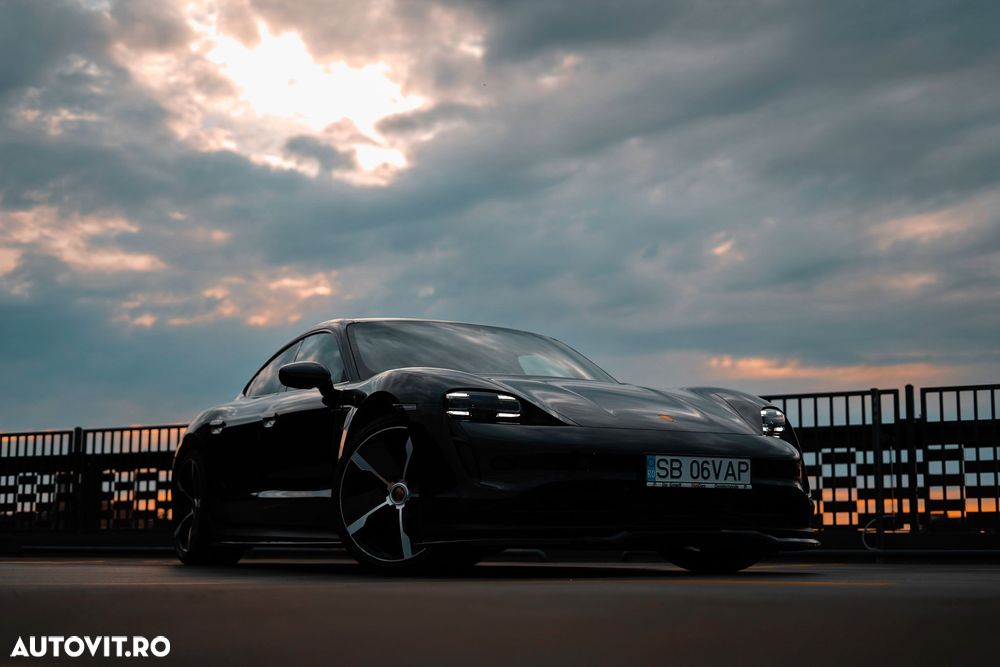 Porsche Taycan - 12