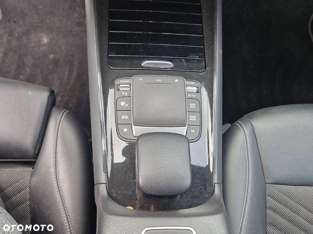 Mercedes-Benz GLB 200 Progressive 7G-DCT - 15