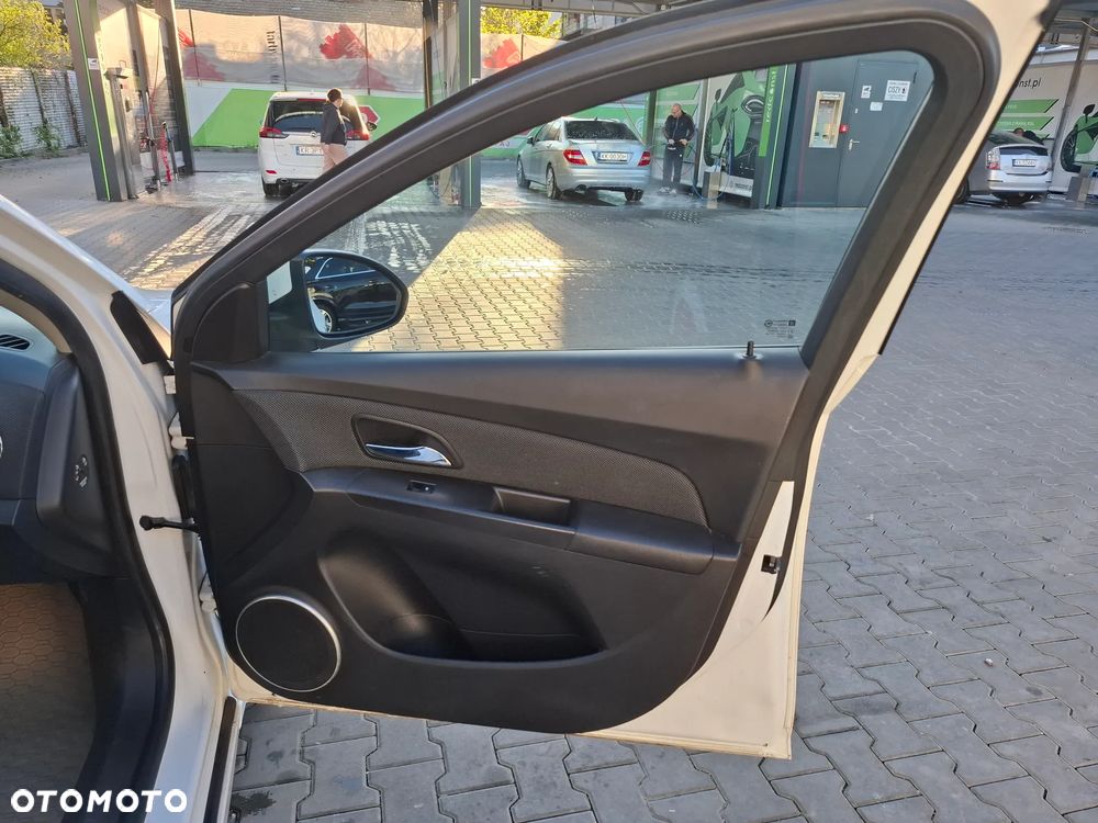 Chevrolet Cruze - 23