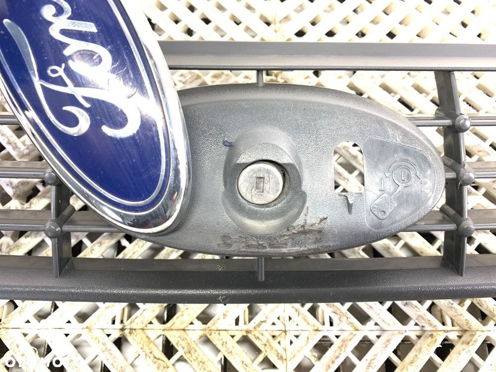 ATRAPA GRILL  FORD FOCUS II Turnier (DA_, FFS, DS) 2004 - 2012 1.6 TDCi 80 kW [109 KM] olej - 2