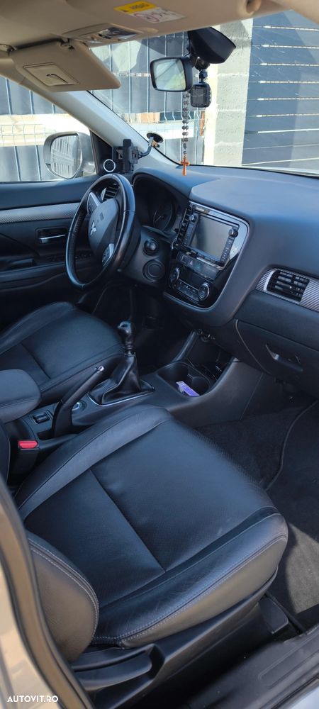 Mitsubishi Outlander - 6