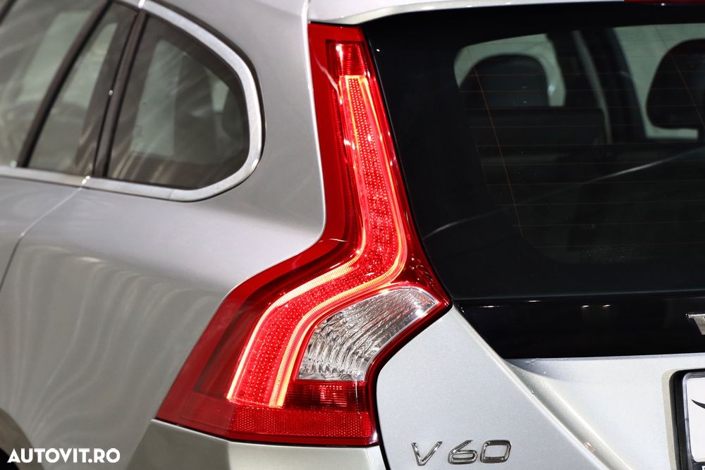 Volvo V60 D6 Plug-In-Hybrid AWD Geartronic Momentum - 35