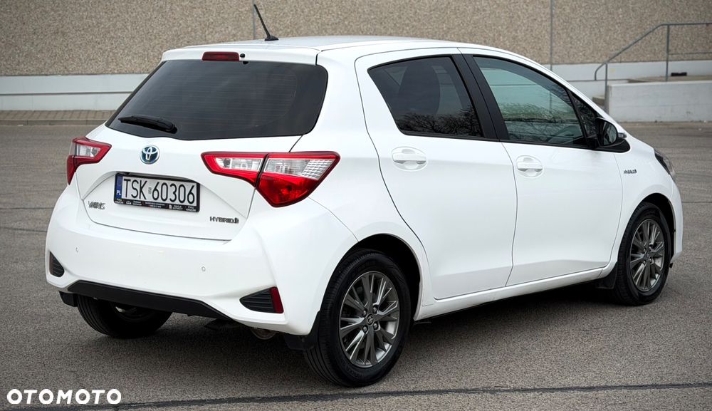 Toyota Yaris Hybrid 100 Premium - 4