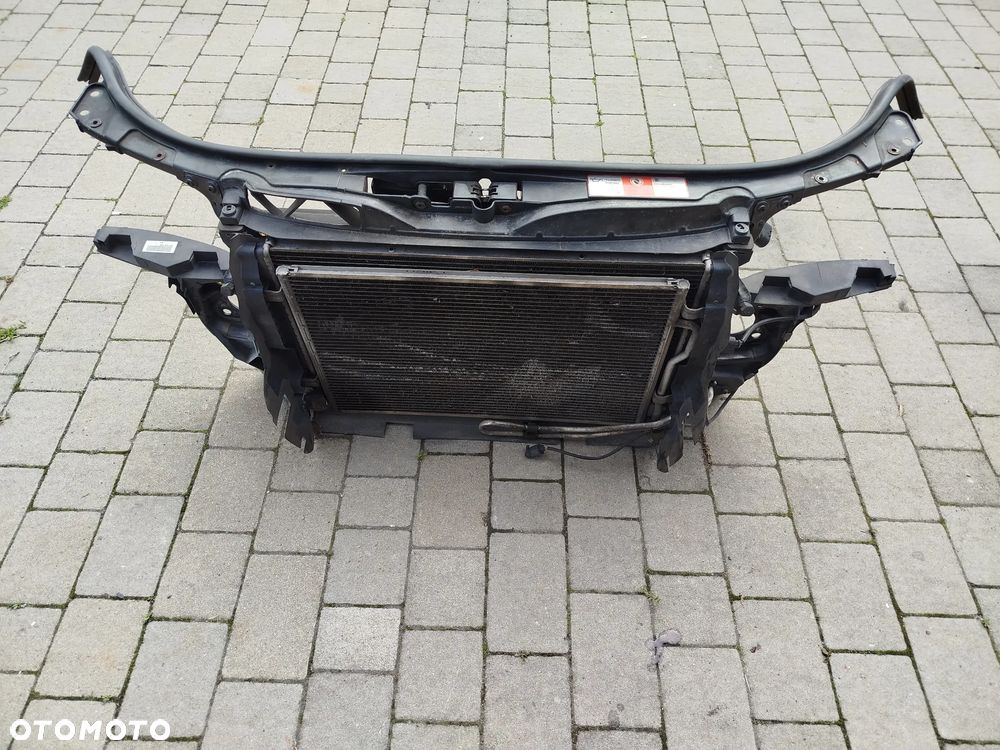 Audi A4 B6 1.8 T1.9 TDI pas przedni - 1