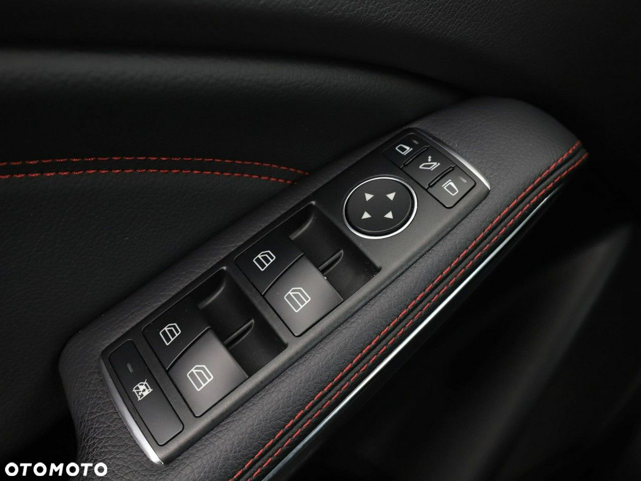 Mercedes-Benz Klasa A 180 (BlueEFFICIENCY) 7G-DCT AMG Sport - 32