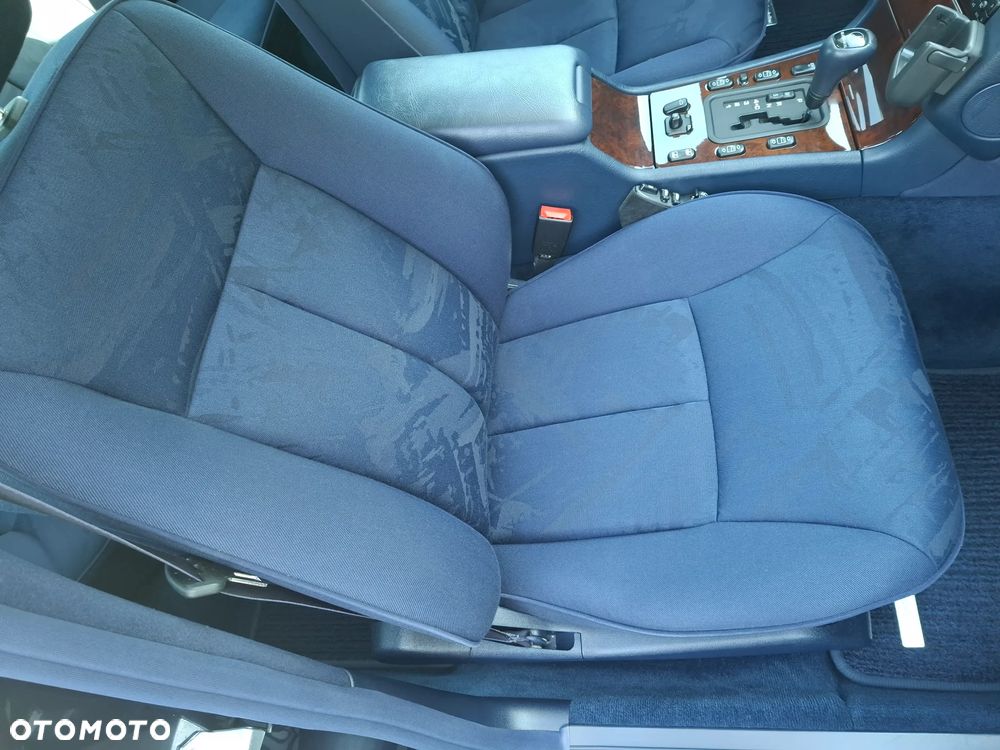 Mercedes-Benz Klasa E 280 4-Matic Elegance - 20