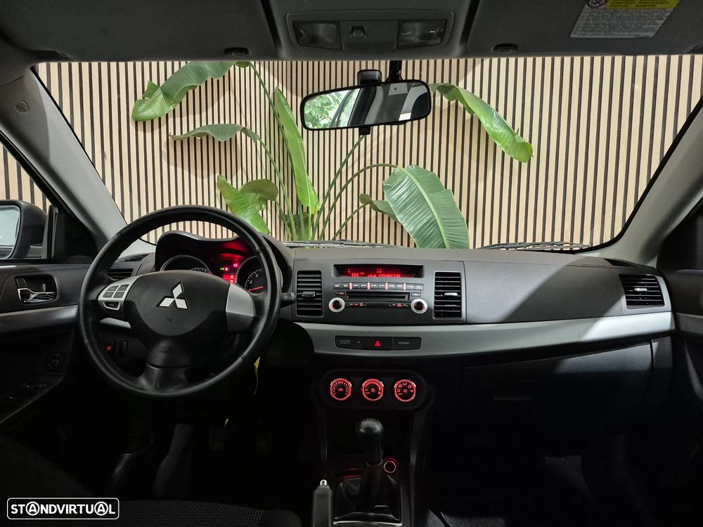 Mitsubishi Lancer 1.5 Inform - 11