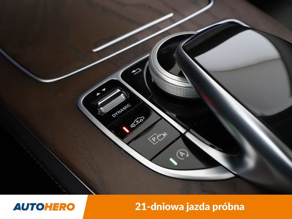 Mercedes-Benz Klasa E 220 d 4-Matic 9G-TRONIC - 30