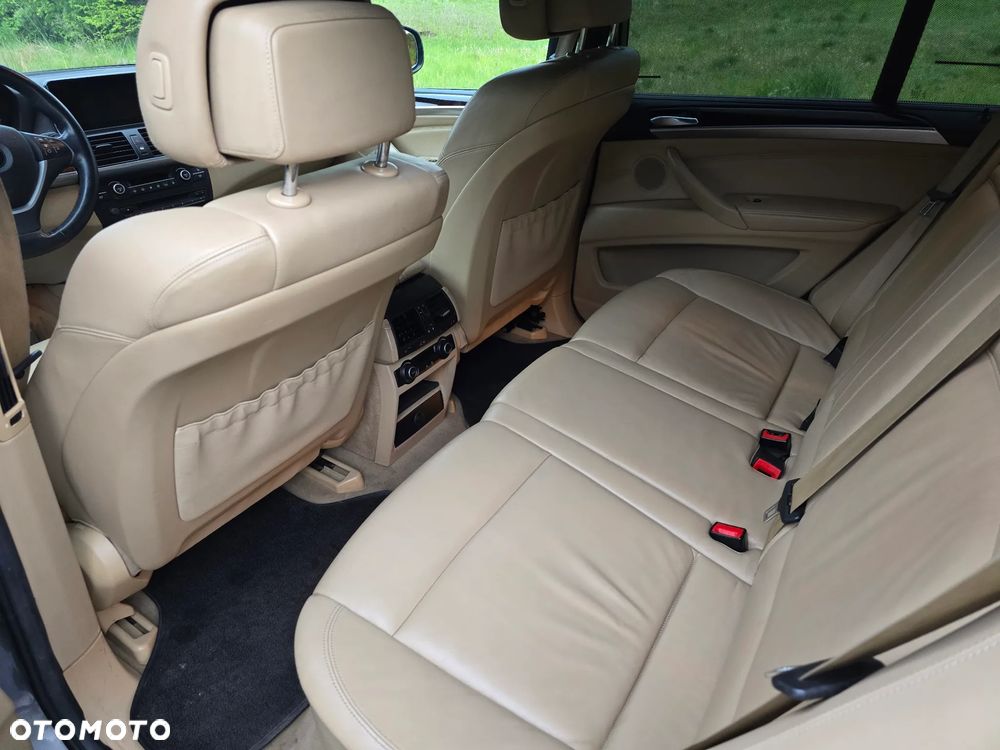 BMW X5 xDrive35d - 14