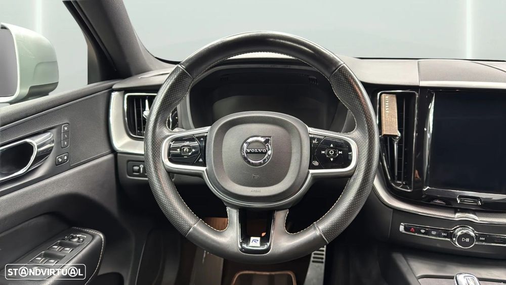 Volvo XC 60 2.0 T8 PHEV R-Design AWD - 8