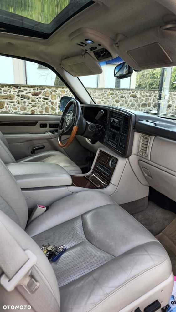 Cadillac Escalade - 5