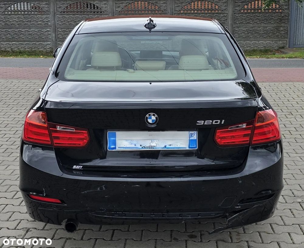 BMW Seria 3 320i Luxury Line - 6