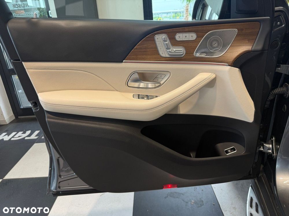 Mercedes-Benz GLS - 24