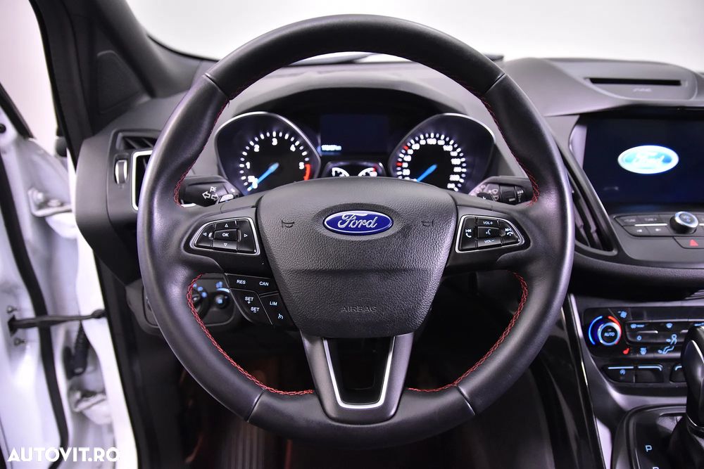 Ford Kuga 2.0 TDCi 2x4 Aut. ST-Line - 16