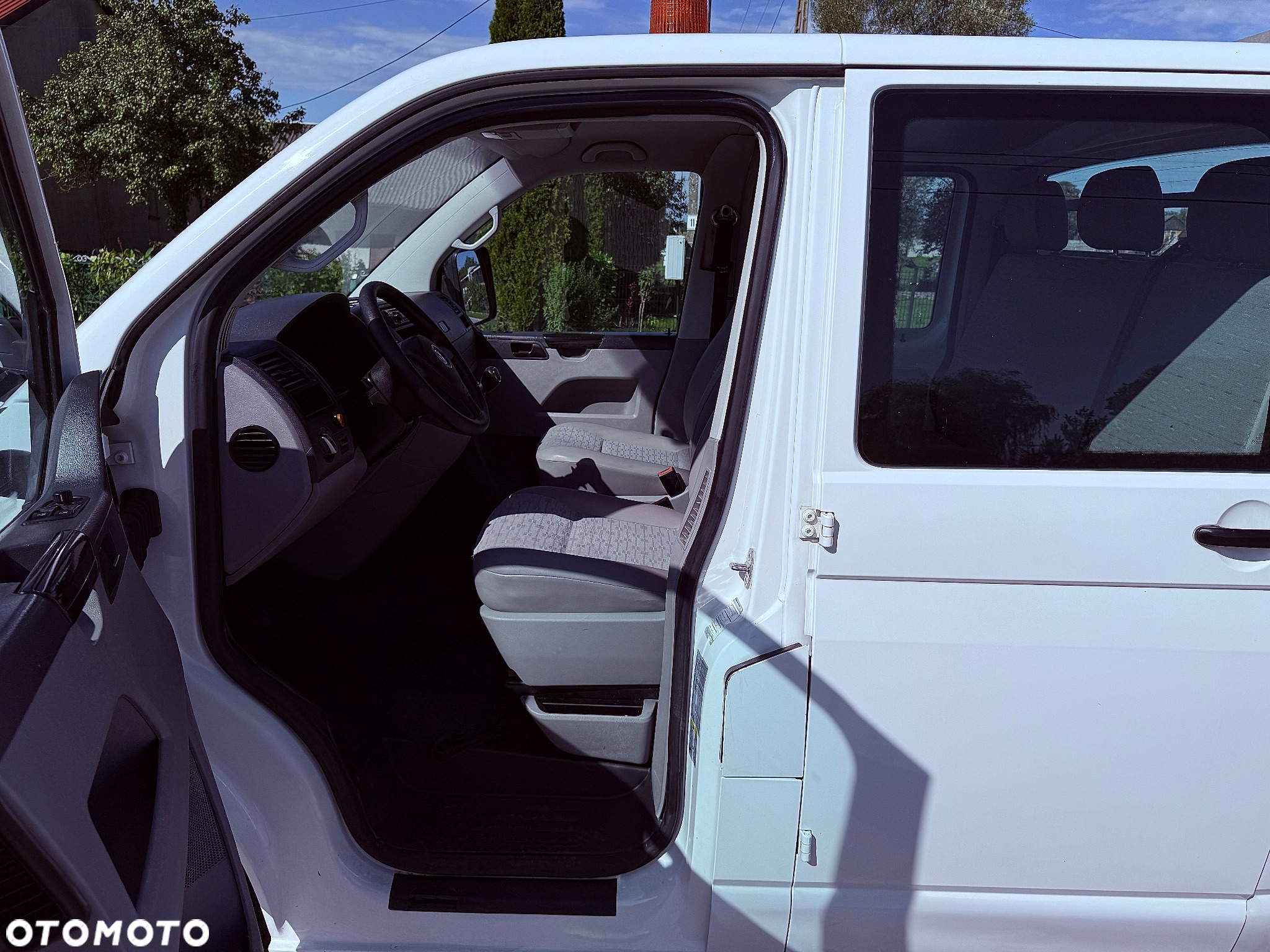 Volkswagen TRANSPORTER T5 2.0TDI CR 102KM - 30