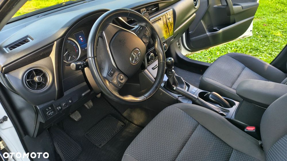 Toyota Corolla 1.4 D-4D Comfort - 24