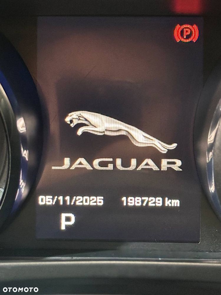 Jaguar XE 2.0 D AWD R-Sport - 16