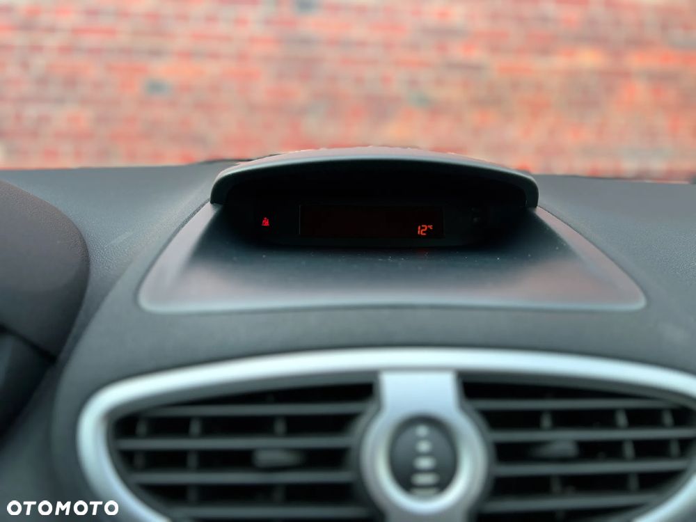 Renault Clio - 25