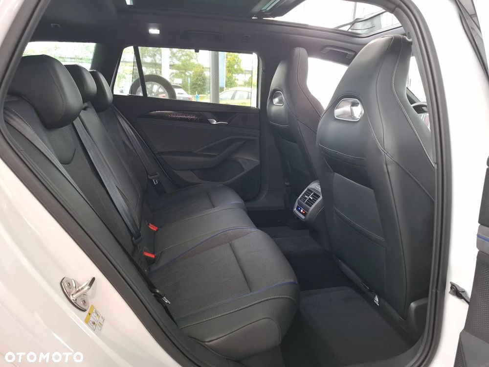 Volkswagen Passat 2.0 TSI 4Mot R-Line Plus DSG - 6